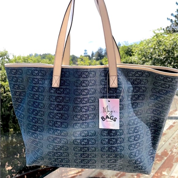 Gucci: Denim Interlocking GG Leather Abbey Joy Tote Shoulder Bag (White) - Picture 3 of 17